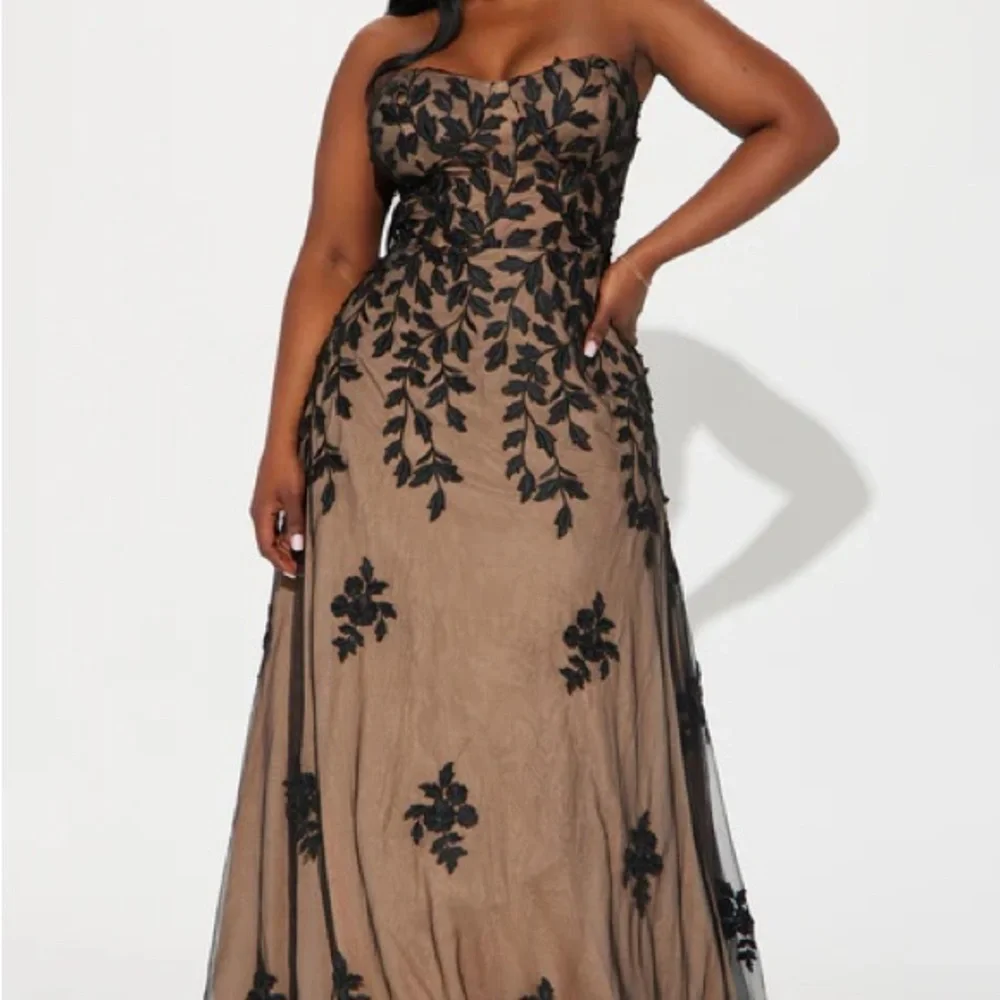 Elegant Black Floral Strapless Dress, Size: Small✅